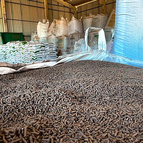 ADUBO ORGANICO CAMA DE AVES CLASSE A BOLSAS 40KG